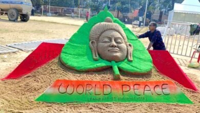 रेत में उकेरी गई शांति की कहानी, बोधगया बौद्ध महोत्सव में मधुरेंद्र कुमार का विश्व रिकॉर्ड