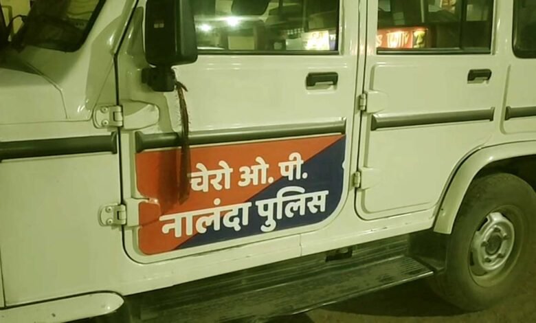 हरनौत छेड़खानी मामले की जांच करते पुलिस अधिकारी और सीसीटीवी फुटेज की पड़ताल