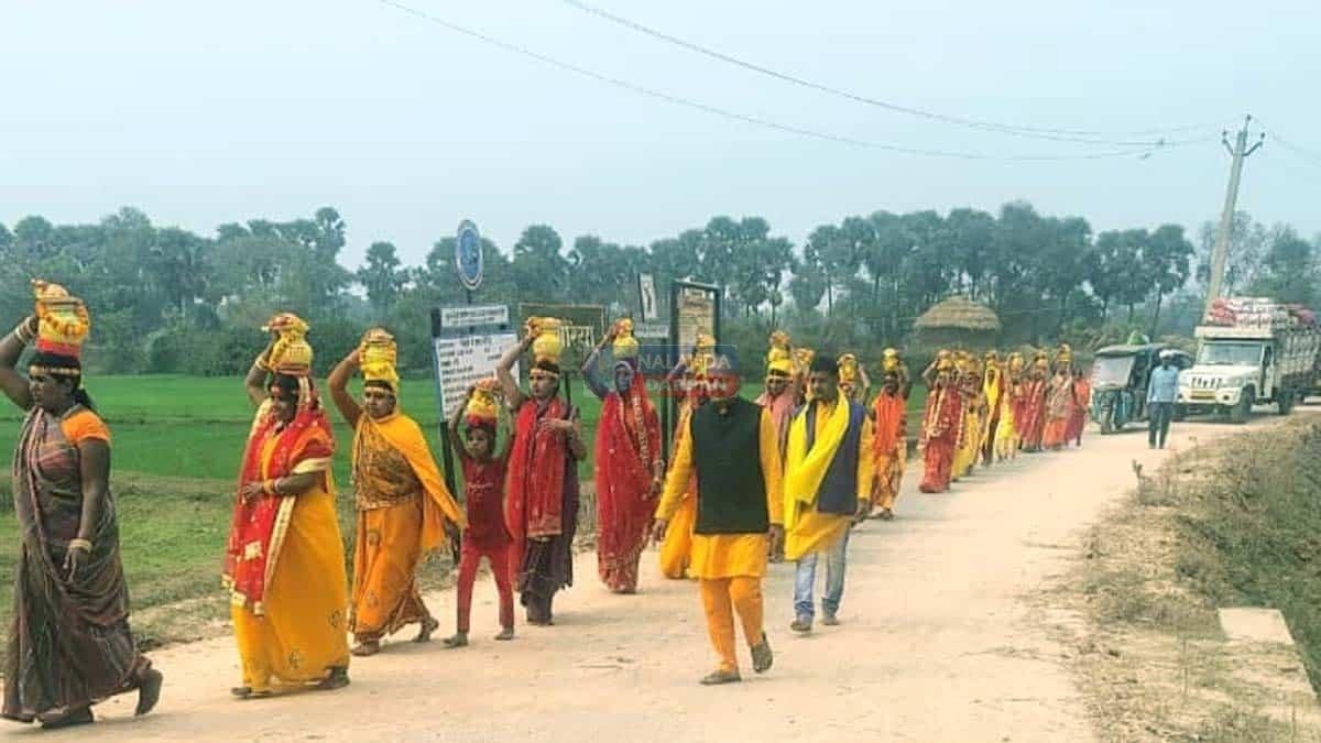 इस्लामपुर प्रखंड के पचलोवा गांव में धार्मिक आस्था और ग्रामीण एकता का अनूठा दृश्य