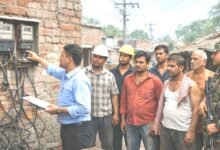 थरथरी में बिजली चोरी करते पांच लोग धराए, 2.32 लाख का जुर्माना, एफआईआर 8 tharthari bhatu vigha bijli chori chhapemari 5 log pakde gaye