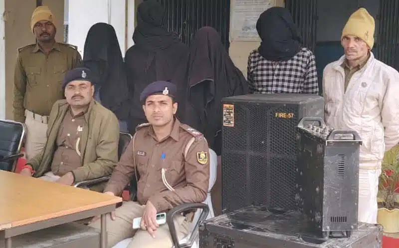 डेकोरेशन शॉप में चोरी का खुलासा: बेन पुलिस ने 4 चोरों को दबोचा, सामान बरामद 7 Ben Bazaar Chori Ka Khulasa