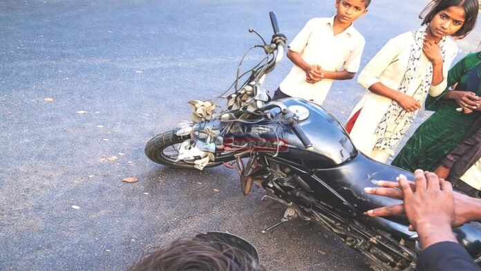 चंडी में तेज रफ्तार ने ली किशोरी की जान, आमने-सामने की बाइक टक्कर में तीन गंभीर