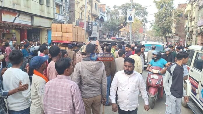 होली ‘नेक’ को लेकर किन्नरों और अस्पतालकर्मियों के बीच हिंसक झड़प, 8 लोग जख्मी होली ‘नेक’ को लेकर किन्नरों और अस्पतालकर्मियों के बीच हिंसक झड़प, 8 लोग जख्मी