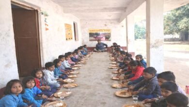 school-tithi-bhoj-children-teachers-eating-together