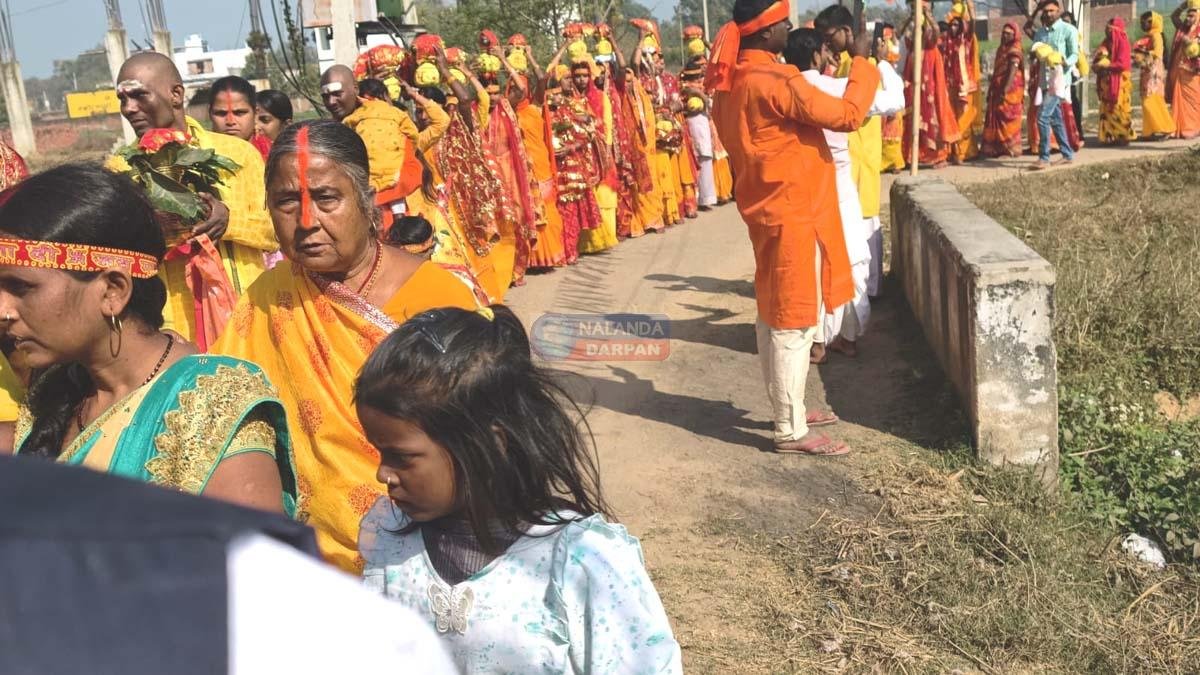 श्री श्री 108 महाशिव प्राण प्रतिष्ठा महायज्ञ व शिवलिंग पुनः स्थापना का भव्य आयोजन 7 इस्लामपुर प्रखंड में शिवभक्तों की उमड़ी भीड़, शिवलिंग प्राण प्रतिष्ठा की गई