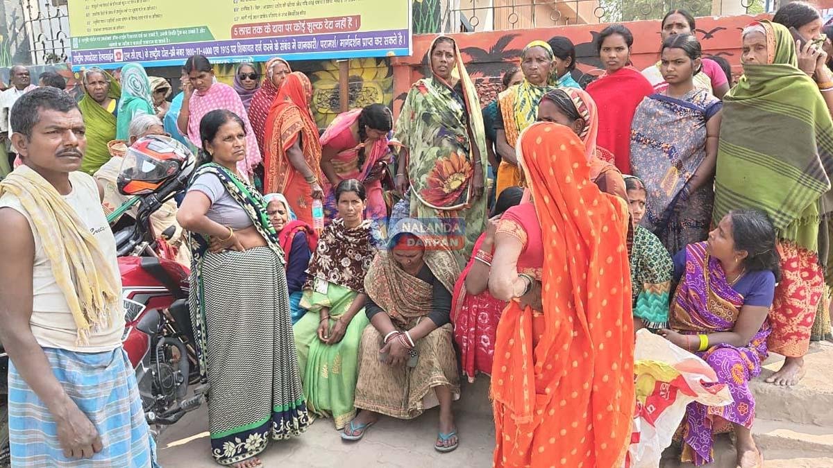 पूर्व मुखिया के घर 3 करोड़ की चोरी पर पुलिस कार्रवाई पर सवाल, महिलाओं ने नालंदा एसपी से लगाई गुहार 1 police action question women meet sp bharat soni 2