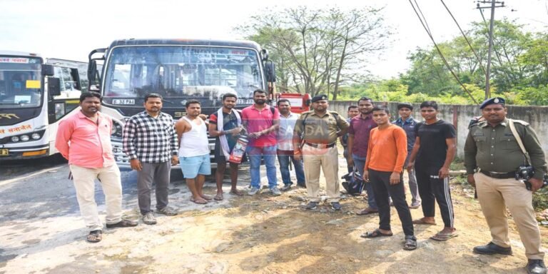 शिक्षा भ्रमण पर जा रही बस में आग