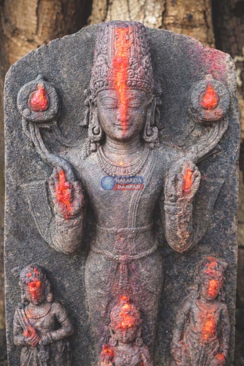 पंचाने नदी तट पर मिली प्राचीन सूर्य प्रतिमा, सात घोड़ों की आकृति से बढ़ी ऐतिहासिक जिज्ञासा 2 rajgir pawadih panchane river ancient surya idol found