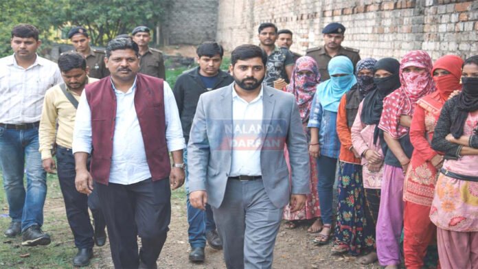 काजल ऑर्केस्ट्रा पर छापा: यूपी की 9 नाबालिग युवतियां मुक्त, संचालक दंपति गिरफ्तार काजल ऑर्केस्ट्रा रेस्क्यू फाउंडेशन नालंदा छापेमारी नाबालिग किशोरियों का रेस्क्यू