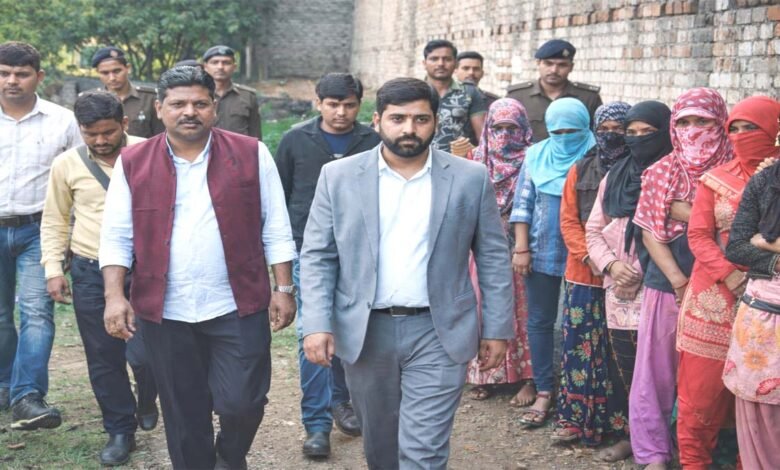 काजल ऑर्केस्ट्रा पर छापा: यूपी की 9 नाबालिग युवतियां मुक्त, संचालक दंपति गिरफ्तार 1 काजल ऑर्केस्ट्रा रेस्क्यू फाउंडेशन नालंदा छापेमारी नाबालिग किशोरियों का रेस्क्यू