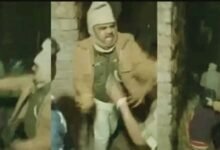 थरथरी (नालंदा दर्पण) | थरथरी थाना प्रभारी संजय कुमार सिंघानिया द्वारा महिला से मारपीट का वीडियो वायरल होने के बाद नालंदा SP भरत सोनी ने उन्हें तत्काल निलंबित कर दिया। पुलिस की कार्यशैली पर उठे सवालों के बीच हिलसा अंचल के चंद्रभानु को प्रभार सौंपा गया।