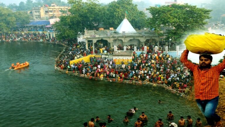 आस्था, इतिहास और लोकविश्वास का अद्भुत त्रिवेणी सूर्य नगरी औंगारीधाम में उमड़ा जन सैलाब