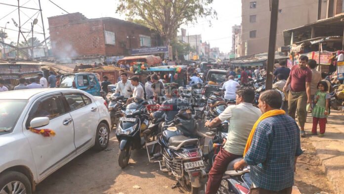 बेन बाजार में अतिक्रमण और बेतरतीब खड़े वाहनों से राहगीरों की बढ़ी परेशानी Nalanda local news traffic problem