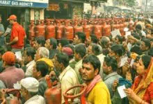 घरेलू गैस सिलेंडर को लेकर अफरा-तफरी, एजेंसियों पर उमड़ी भारी भीड़ 2 LPG cylinder rush in Bihar