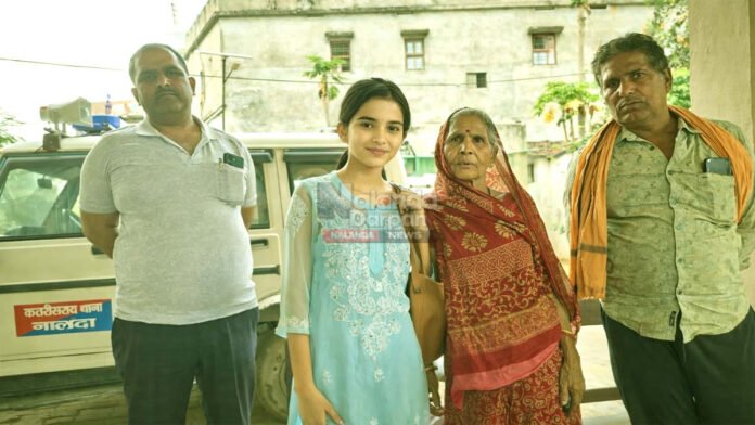 दिल्ली से चली बच्ची वारसलीगंज से रास्ता भटकी, कतरीसराय पुलिस ने परिजनों से मिलाया Child mistakenly got down at wrong station in Warsaliganj